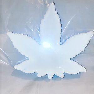 Cannabis leaf ashtray